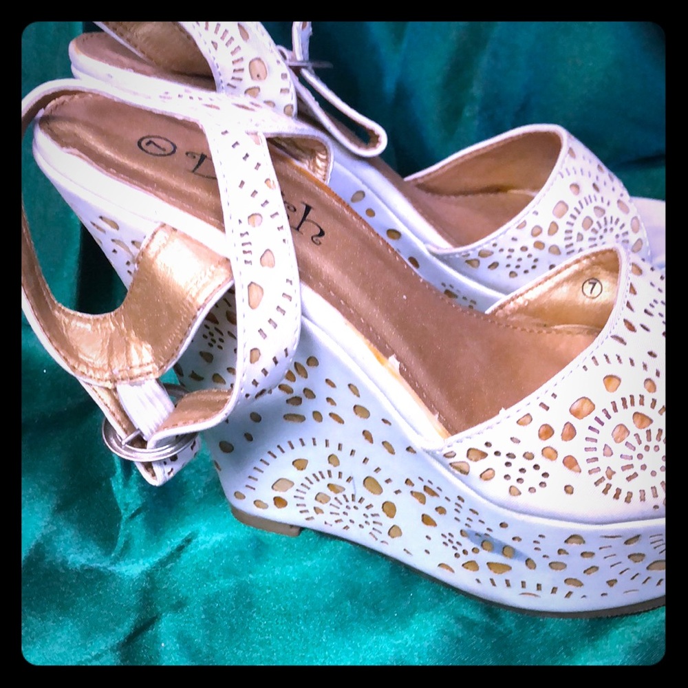 White and silver wedges